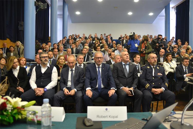 Slika /vijesti/big data/bozinovickrsticevicbigdata2017.jpg